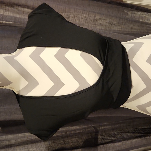 NA KD Black Cap Sleeve Wrap Crop Top Sz 34 - Picture 4 of 8